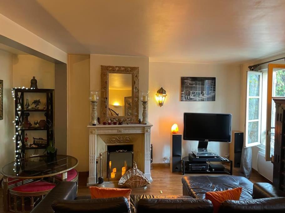 Appartement Sur Le Parvis De La Cathedrale Senlis  Exterior photo